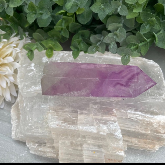 Fluorite Crystal Tower Point - Picture 4 of 8